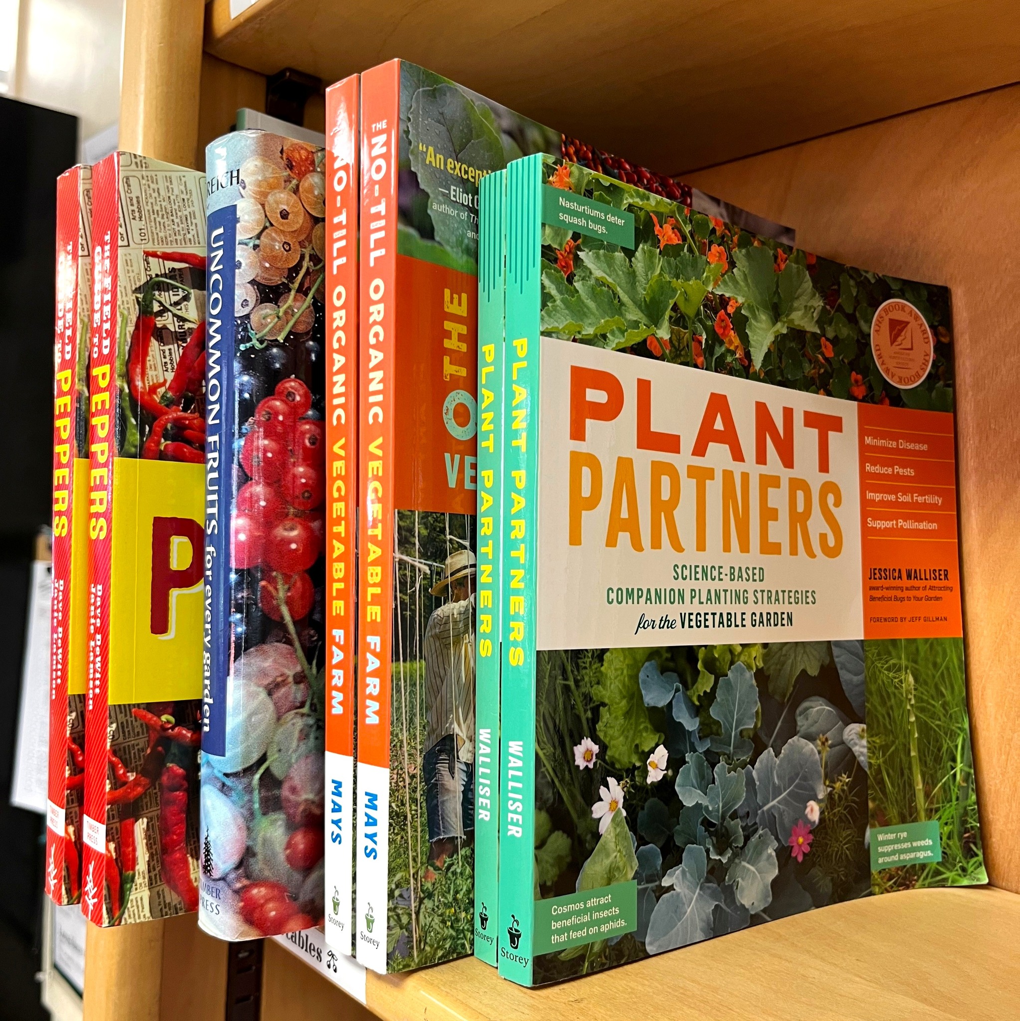 📚Weekend Special📚 Books and Calendars are 30% off when you shop with us this weekend, Fri 12/12 through Sun 12/14. A good book is great for educating yourself or as a holiday gift. Our selection includes plant-specific titles, general gardening titles, botanical tomes, and inspiring stories. Our remaining calendars are also on sale, too. Come peruse our shelves!
#berkeleyhorticulturalnursery #berkeleyhort #bayareaplantshop #weekendspecial #bayareaplantnursery #bayareaplantpeople #bayareaplants #berkeleygardens #berkeleyhorticultural #bayareagardens #plantlife #GardeningBooks