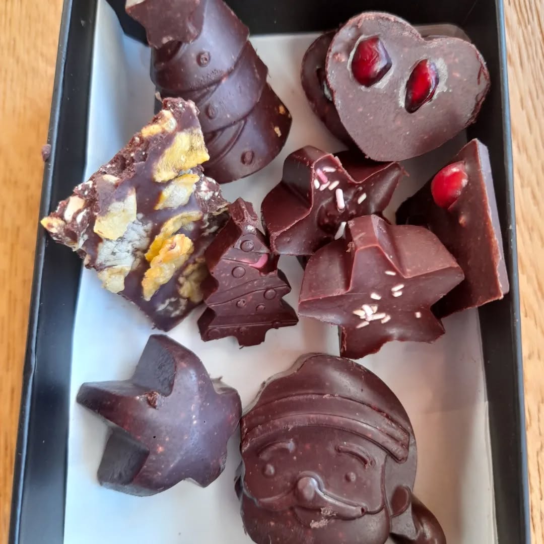 👉Selbst gemachte Schokolade 🍫
Das perfekte Weihnachts Geschenk
Und ist noch dazu gesund und lecker 💚💗
#selbstgemacht
#gesundesleben
#gesundundlecker
#präventivegesundheit
#weihnachtsgeschenke
#selbstgemachteweihnachtsgeschenke
