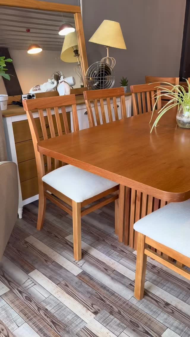 🍽️ Elegí el comedor que se adapta a vos.
En Arte Equipamientos tenemos una amplia variedad de modelos, tamaños y materiales para todos los espacios.
Consultá por medidas, terminaciones y precios, y encontrá el que mejor se ajuste a tu hogar.📍 Gral. Flores 2439, Montevideo
📲 095 348 562
#ArteEquipamientos #ComedoresUY #Hogar #MueblesUY #CiberlunesUY