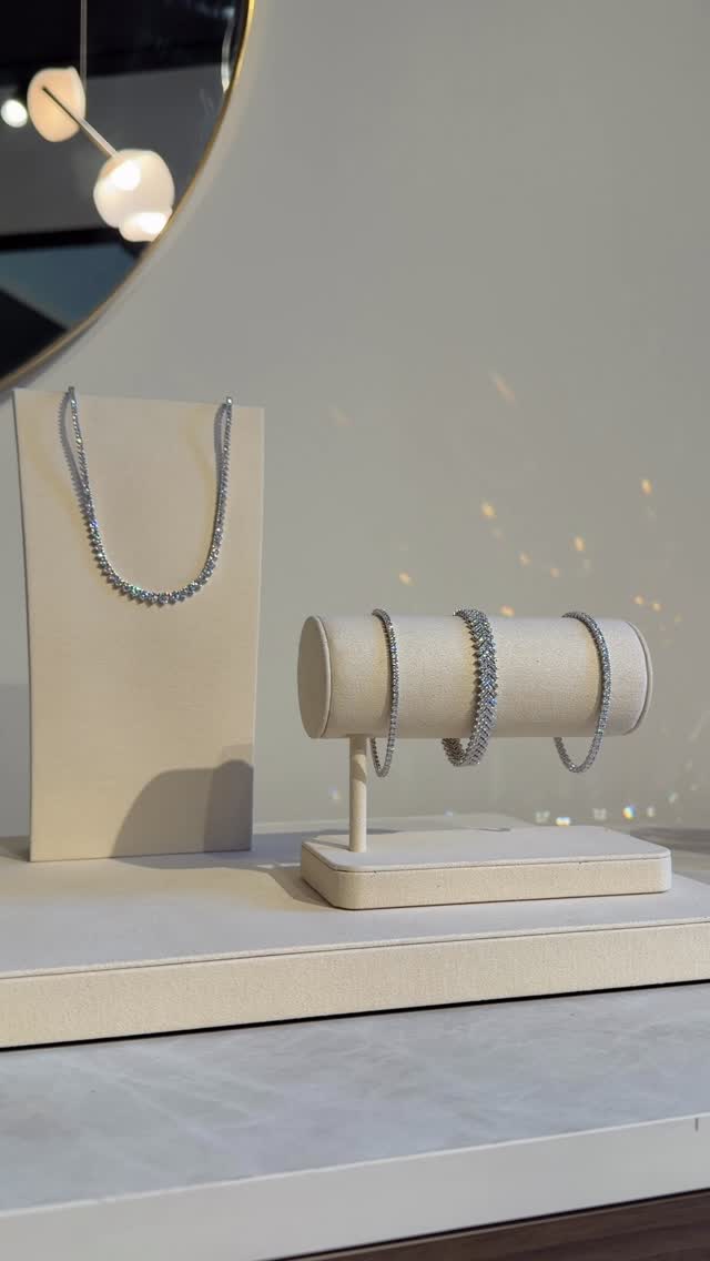Drøm deg bort hos TESORI
I vårt showroom i Henrik Ibsens gate 40 venter glitrende diamanter, personlig service og smykker skapt for livets spesielle øyeblikk💎