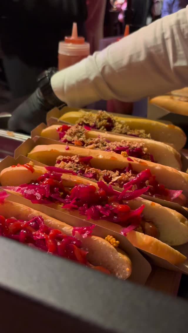 Un détail. Et on régale 😎🌭
#foodvideo #foodparis #foodporn #hotdog #streetfood