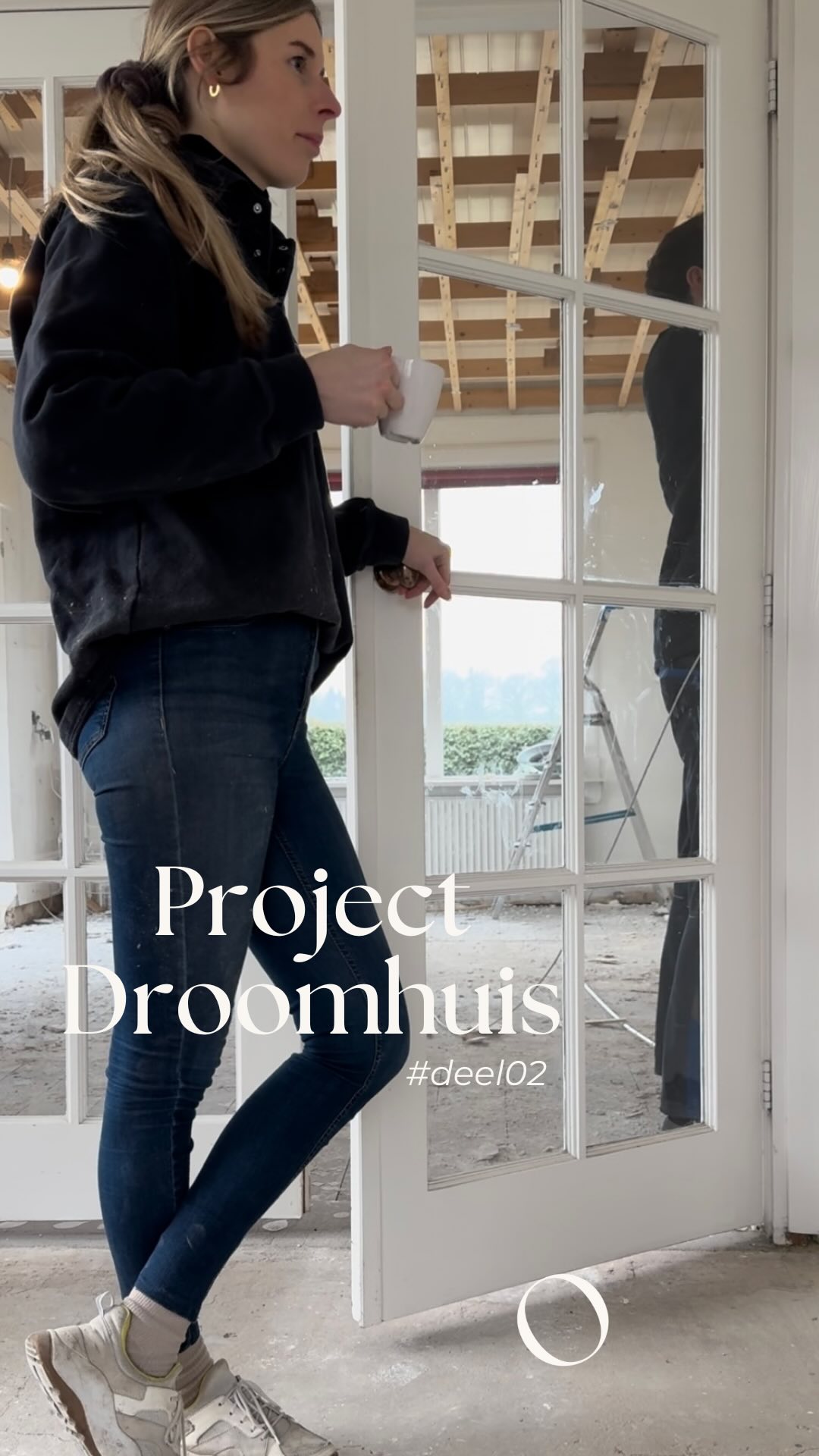 Verbouwupdate 2🌾🏠🔨
We hebben de stad ondertussen echt verlaten en zijn verhuisd naar onze tijdelijke huurwoning dichtbij ons nieuwe huis. De afgelopen weken hebben we met lieve familie en vrienden een groot deel van het huis gestript. We doen een groot deel van de verbouwing zelf maar besteden ook zeker zaken uit. Volgende week begint de opbouw van de bovenverdieping. Daarnaast worden de plannen besproken voor de doorbraak van de muur bij de keuken, de achtergevel en ensuite en het opvangen van de schouw. Tot de volgende🌻
#droomhuis #verbouwen #vandestadnaarhetplatteland #klushuis #vrijheid #nature #renovation