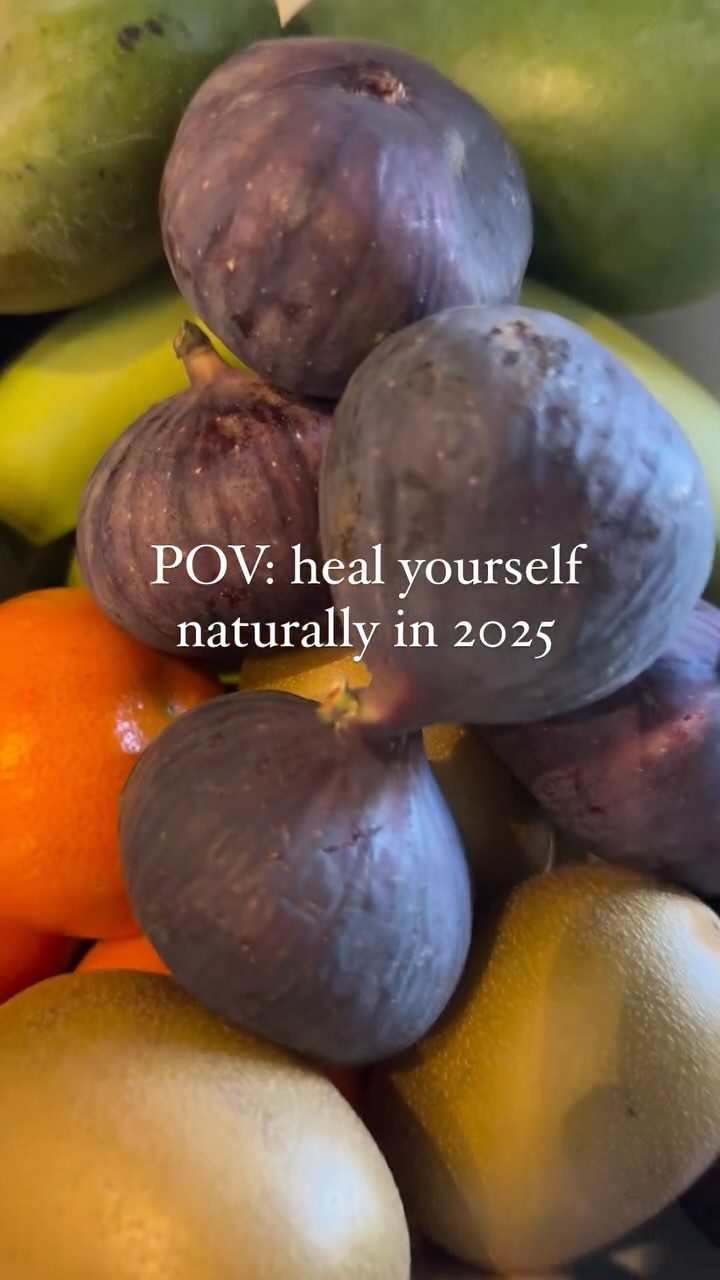 POV: heal yourself naturally in 2025🌱
Als het gaat om het aanpakken van klachten zoals: darmklachten, PMS, PCOS, huidklachten zoals eczeem of acne. Het start allemaal bij jezelf.
Leer je lichaam kennen, je vrouwelijke cyclus begrijpen, vanuit binnenuit je darm repareren maar begin vooral bij de basis: voeding, beweging, bioritme ondersteuning en het verlagen van stress.
Welke stap kan jij in 2025 zetten om beter naar je lichaam te luisteren en van binnenuit de oorzaak aan te pakken?
Start jouw healing journey in 2025 op een natuurlijke manier!
Who’s in?🌼
#natural #detox #healing #guthealth #darmgezondheid #hormonen #hormones #huid #healthyfood #gezondheid #orthomoleculair