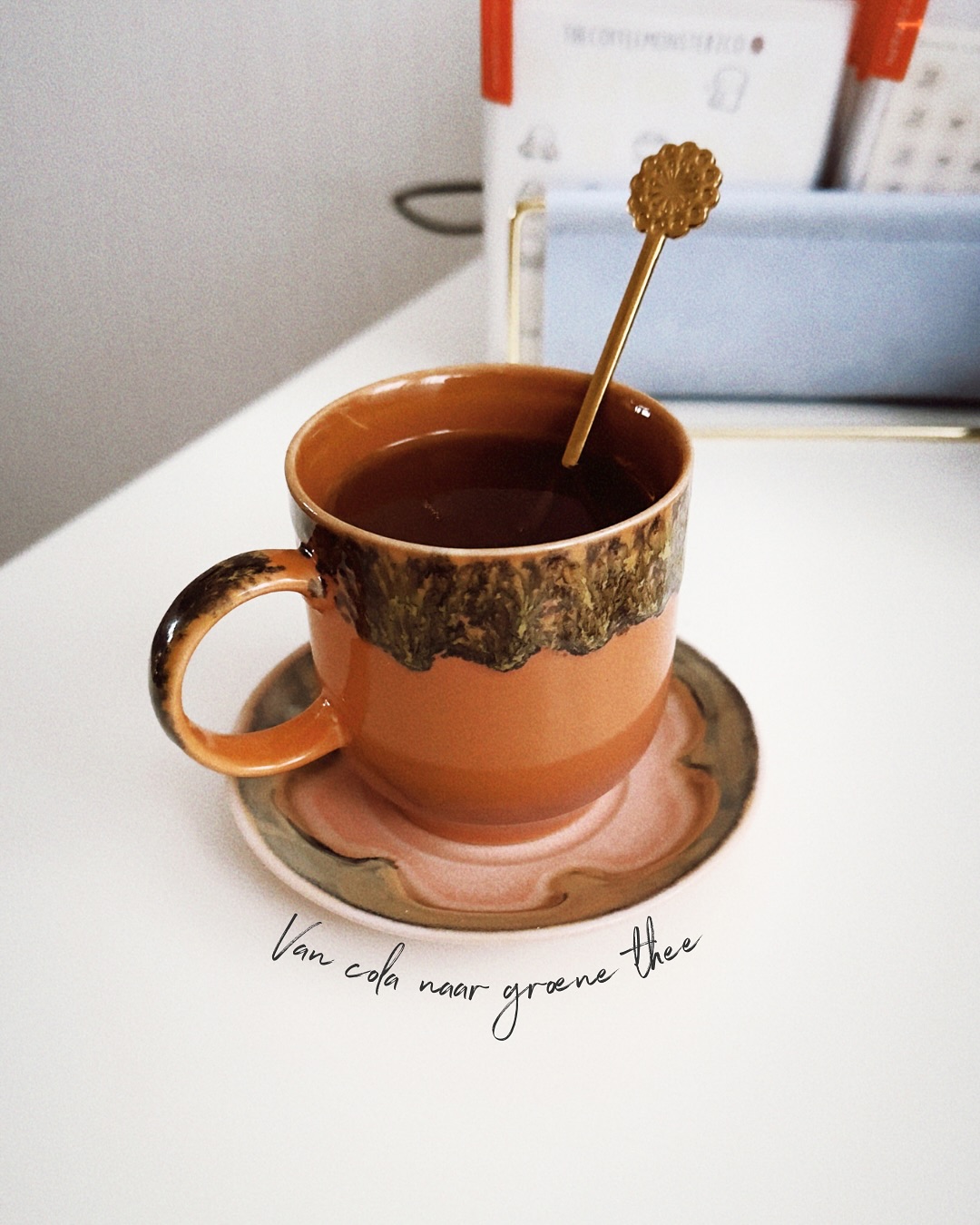 Stand van zaken eind januari 2025?
🦶🏼Als het zo door gaat heb ik nieuwe sneakers nodig. Want ik zet wel 5000 hele stappen per dag. Owja... Take that, sassy Apple Watch notifications!
🥤Ik doe al 13 dagen zonder cola... ... ... (is dit hoe mensen zich voelen als ze stoppen met roken en koffie drinken?) 😩
👩🏻💻Vanaf 20 januari voelde ik me weer ‘en fuego.’ Vervolgens in 5 dagen 2 nieuwe producten uitgewerkt 🔥💪🏼
👜Slechts 1 nieuwe tas gekocht, want: korting en aardbeienprint. Need I say more!? (maar dit is wel echt de laatste! Beloofd 😚)
Niet slecht voor slechts 2 weken werken, omdat ik de eerste twee weken van het jaar vrij had genomen. Voel me echter wel extra gemotiveerd om in februari te knalluh als een malluh.
Are you with me?
Let’s create Daily Freedom 🔥
(stel je alvast voor wat je allemaal kan doen als je bedrijf succesvol doorloopt, ook als jij er even niet bent)