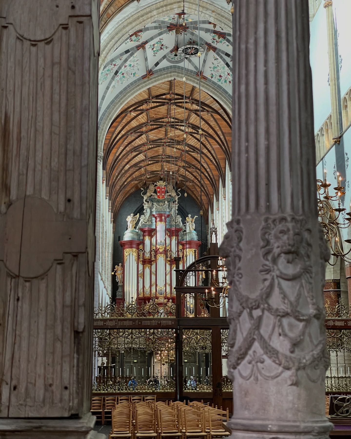 Église Saint-Bavon à Haarlem ⛪️
Plantée au milieu de la ville sur la place du Grote Markt, l’église est en tout point remarquable : un volume impressionnant, un orgue imposant, une voûte en bois ouvragée…
À chaque fois que j’y rentre, j’y passe littéralement des heures ! 🤩
#haarlem #paysbas #eglise #sintbavokerk
