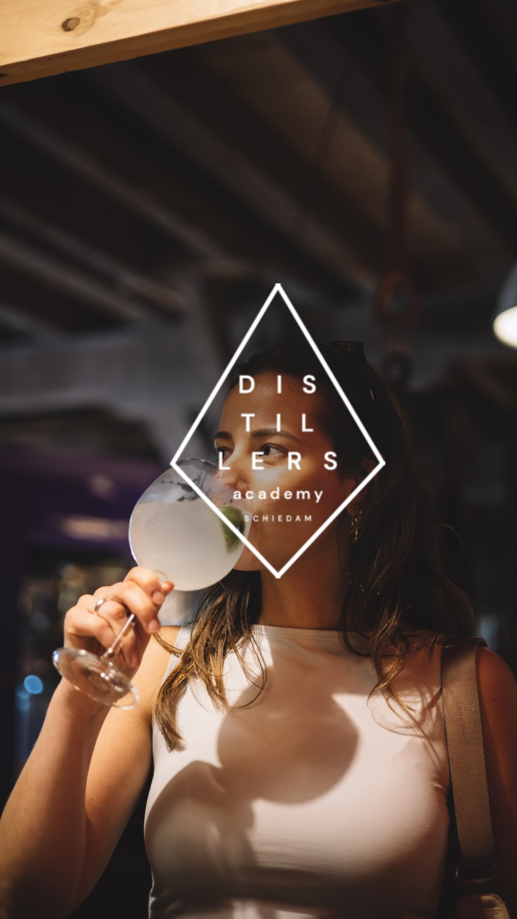 𝗪𝗘 𝗔𝗥𝗘 𝗕𝗔𝗖𝗞 📣 … so get ready for an amazing season of Dutch Distilleries District!
We have to say goodbyes to some tours to welcome some amazing new ones, with exciting activities all around Schiedam in focus of course to Gin, Jenever and the Distilleries District!
Stay tuned… for more info! 📆
#jenever #schiedam #gincity #gin #cocktails #distillersdistrict