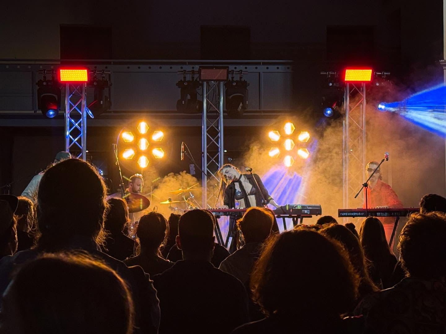 🎹🎸Audio-Lighting & Stage Support For Antonia Kaouri Live Concert At @thisisathenscityfestival !!!🎤🎵
•
•
•
#live #concert #lacoustics #stage #lighting #wemakeevents #athenscityfestival #athens #greece #