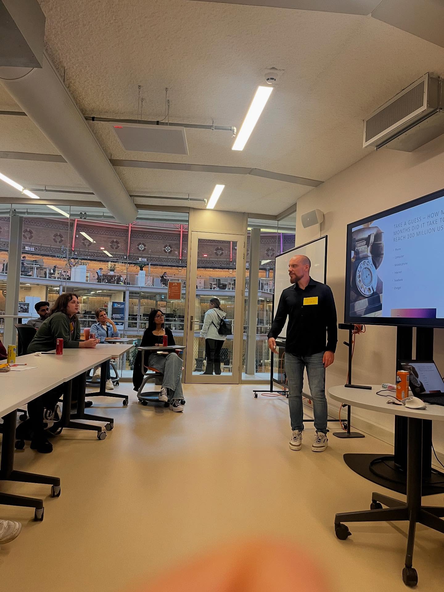 Today is the official start of the first semester of @srhhaarlem business school where, in November, I will start the 10 week elective ‘Stategy & Consulting ‘ with 4th year students.
Some fascinating facts about SRH: ⚡️SRH University is one of the leading universities in Germany, with 19 campusses
⚡️The Haarlem campus is one of 2 campussen outside of Germany
⚡️ There are currently more then 70 Nationalities on campus.
⚡️What attracted me to teach part time is that SRH focusses on teaching young potentials business skills that are fit for future; digital transformation, business psychology and creative thinking.
⚡️Working on an exiting case for them to work on … more soon🎉. Interesting fact : the campus located in an 18th century jail,@dekoepel_haarlem