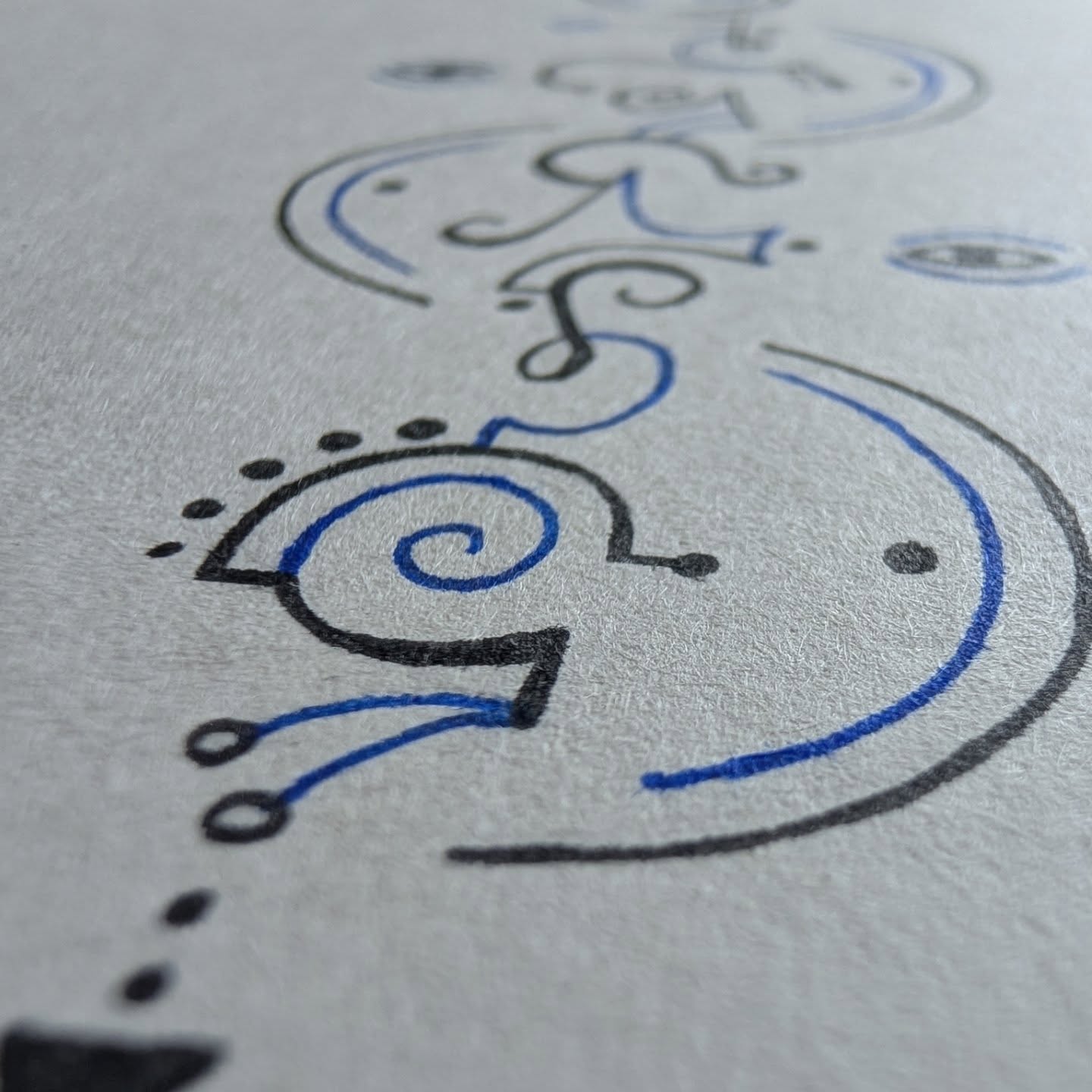 Een lightcode tattoo ontwerp sneak peak, 1 met blauw en 1 met alleen zwart!♥️De lightcode zelf is gecreëerd door @nifruedacodes met echt een prachtige en krachtige intentie en boodschap🙏♥️Super mooi om dit te mogen vereeuwigen!#blackandbluetattoo #stickandpokenl #femaletattooartist #sacreddoodletattoo #spiritueletattoo #handpoke #selflovetattoo #tattoodesign #lightcodetattoos #lightcode #handdrawntattoo