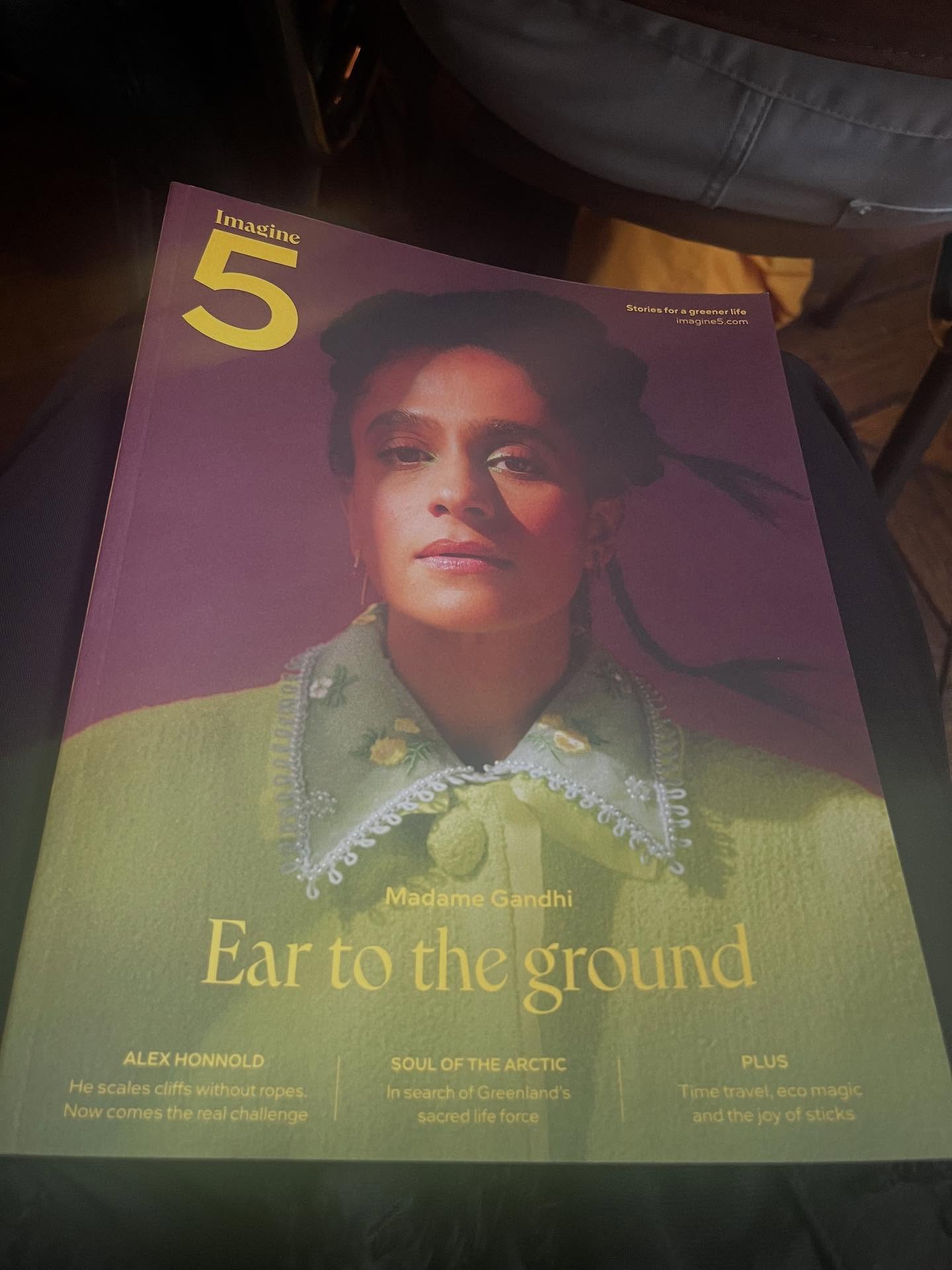 What an evening!
⚡️Last night I was invited to the launch of @imagine5_official yearly magazine, featuring @madamegandhi, musician and activist Kiran Gandhi.
⚡️Imagine 5 magazine’s goals is to tell the stories of upcomming and inspiring artists that have a strong link to a greener future.
This is exactly what Gandhi embodies with her music.
During her interview (see video of @jasmin.vivian) and performance last night, she elaborated on her dreams and called for people to follow core human values, focus on what nourrishes you and irreverant of what the world and life throws at you, collaborate and keep your eyes on that north star.
That message is music to my ears (litterally, listen to her new record ‘Let me be water’) and very much in line with the workshop we and doing this weekend at @campfirestoriesnl
@madamegandhi you are an inspiration and @imagine5_official keep collaborating and spreading the stories! thanks @1feestje and @sohohouse amsterdam