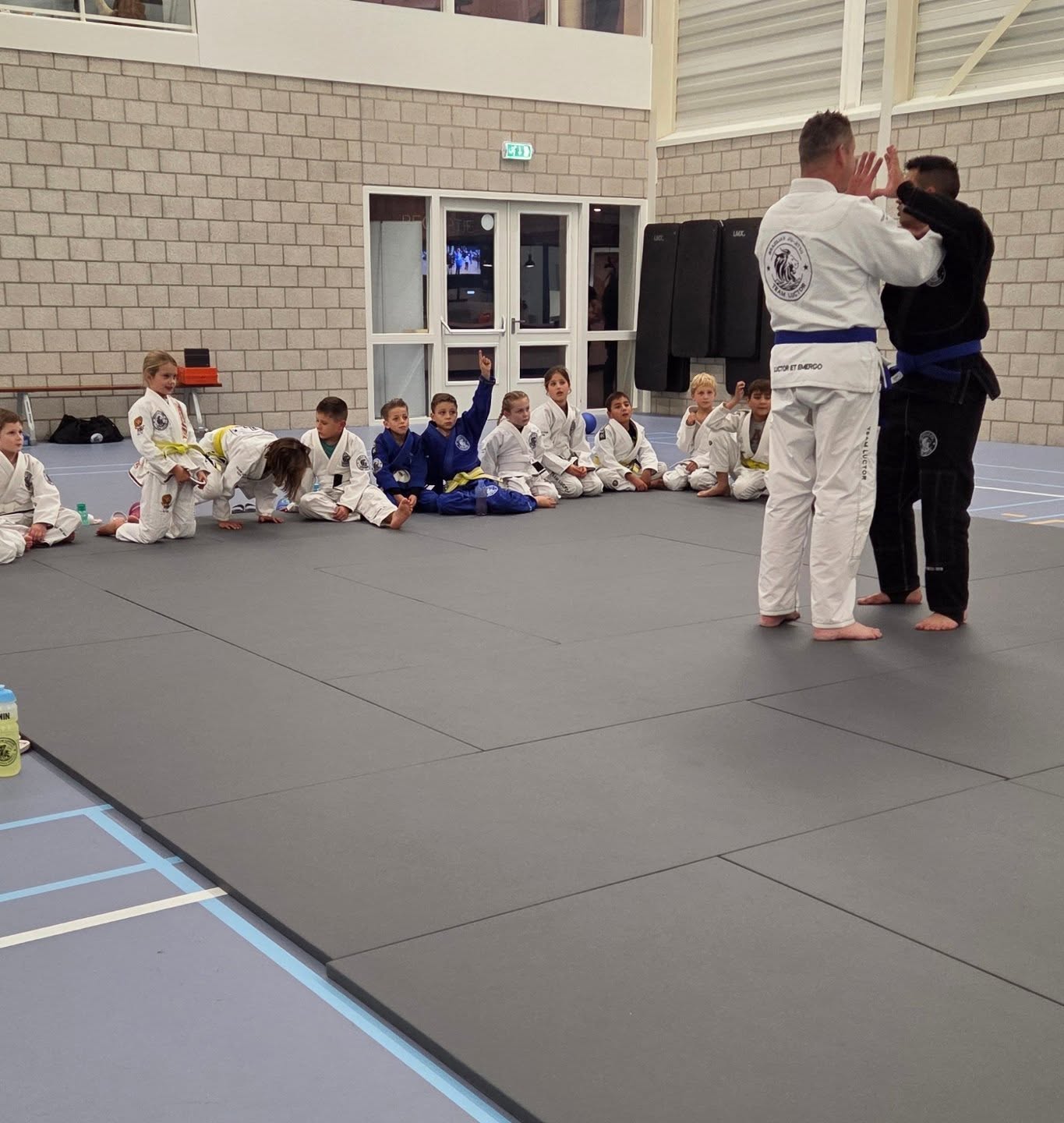 Wist je dat wij al Jiu-Jitsu en zelfverdediging lessen geven aan kinderen vanaf 6 jaar?Door BJJ....