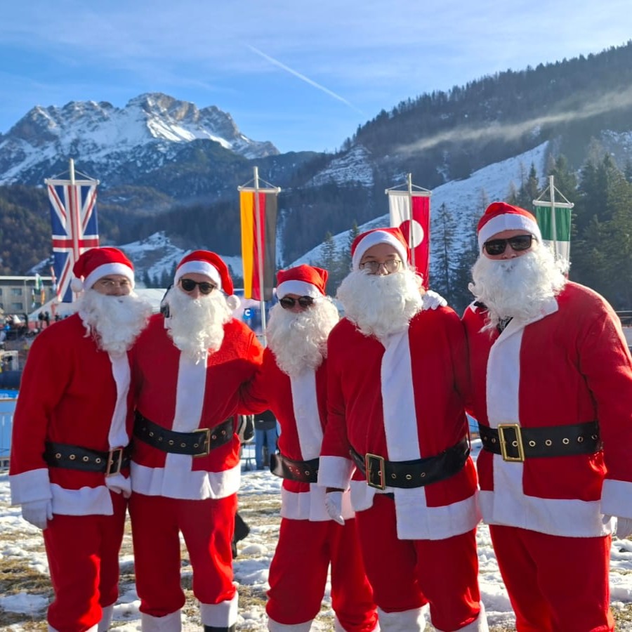 Die #Bergbahnen im #Skicircus #Saalbach #Hinterglemm #Leogang #Fieberbrunn bringen die #Schifahrer sicher und bequem auf den #Berg, anschließend geht es auf perfekt präparierten #Pisten sicher ins Tal.
#einfachnurbärig.
Das Leben genießen in den #KitzbühelerAlpen
#GästehausElisabethFieberbrunn
#FerienwohnungSaalbachFieberbrunn
#PillerseeTal #Fieberbrunn #Tirol