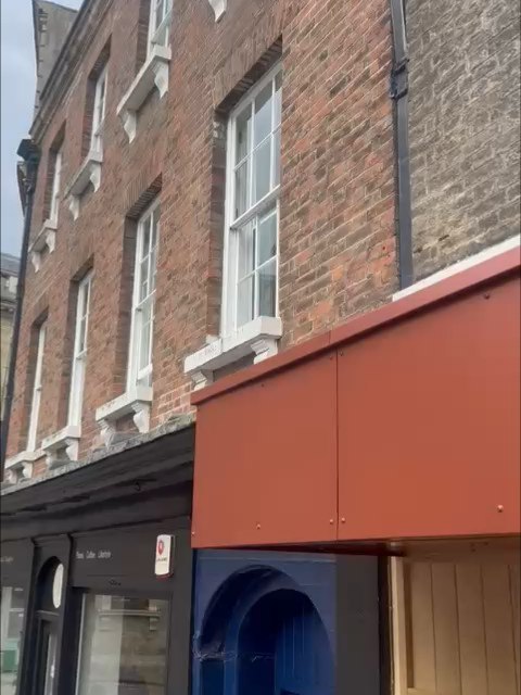 Cambridge Arts Theatre | Entrance CanopyA bespoke aluminium entrance canopy installed at the Cambridge Arts Theatre, carefully detailed to sit comfortably within a historic streetscape while delivering a robust, low-maintenance solution.From setting out and installation through to final detailing, this project was about precision, proportion, and restraint โ letting the architecture do the talking.๐ Cambridge
๐๏ธ Specialist aluminium fabrication & installation#Kladworx #CambridgeArtsTheatre
#ArchitecturalAluminium #EntranceCanopy
#FacadeDesign #BuiltEnvironment
#UKConstruction #DetailingMatters