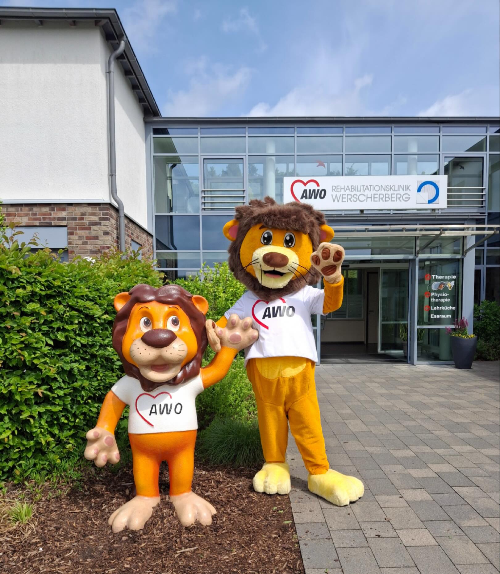 Fototermine 2026 mit Werschi! 📸🦁
Liebe Kinder, liebe Begleitpersonen,
es ist wieder soweit - unser Werschi freut sich auf einen besonderen Moment mit euch! 😍
Alle Kinder sind herzlich eingeladen, an unserem Fototermin mit Werschi teilzunehmen. 📸
Dabei können die Begleitpersonen ein tolles Erinnerungsfoto von euch machen.
Wann? 📅
• 16.01.2026
• 13.02.2026
• 13.03.2026
• 10.04.2026
• 08.05.2026
Wie spät? ⏰
15:00-17:00 Uhr
Wo? 📍
Rezeption
Kommt gerne vorbei und lasst euch dieses Erlebnis nicht entgehen! 😍🦁
#rehaklinikwerscherberg #sprachheilreha #werschi fototermin