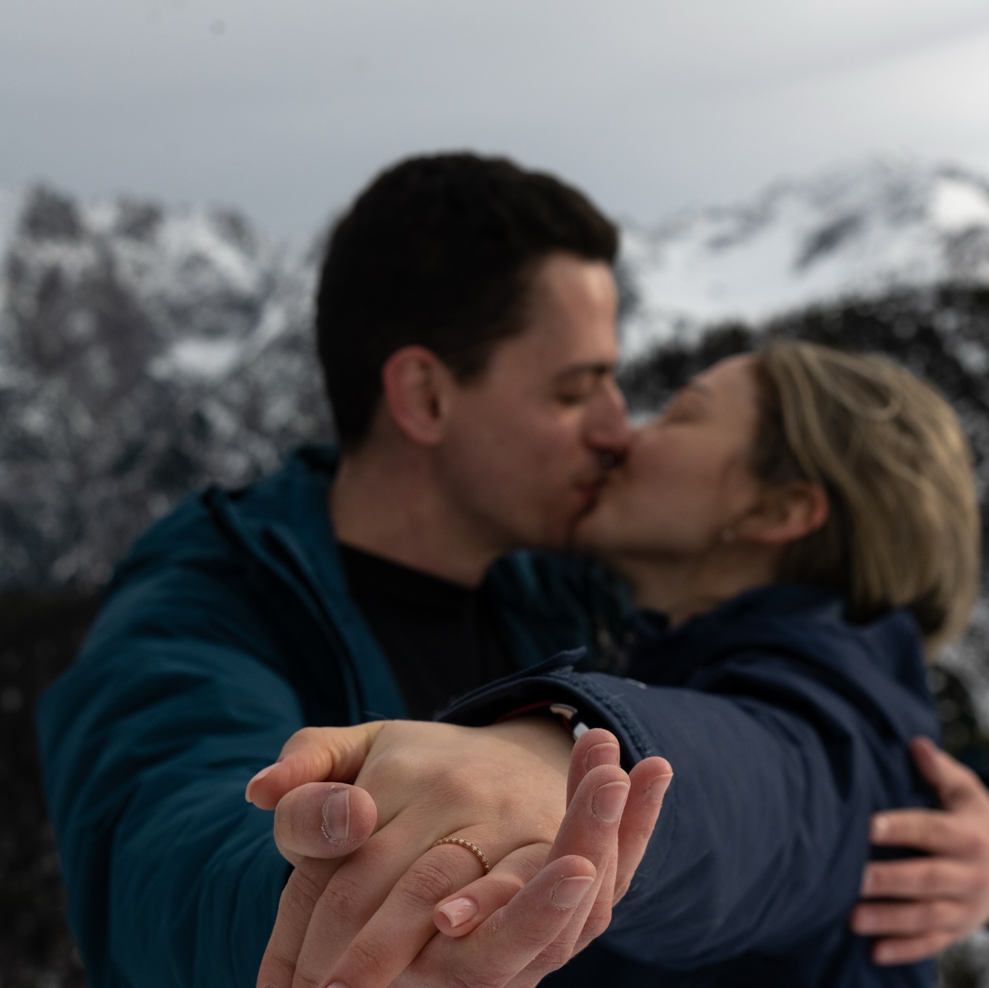 From Brazil 🇧🇷 to Vienna 🇦🇹.
.
From Vienna to the small village Gramais in the Lechtal Alps 🏔️.
.
Two weeks offtime in Europe for Eduardo and Carla.
.
At home, they keep an Alaskan Malamute 🐺, and one thing led to another — so they decided to experience an adventure with us.
.
They’ve been together for 15 years, and to give Eduardo’s marriage proposal a special atmosphere and a Nordic energy, we did what we do best: together we tapped into the freeing energy of our pack 🐺.
.
It was an honor for us.
.
Planning and bringing it all together 🥵 is one thing—sharing this moment is simply heart-touching 🥰.
.
Experience your instincts 🐺
color 🌈 your mind.
.
🔗 mountainhusky.com
.
🐺🏔️ @basecamp_gramais @hubslindner
📸 🐺 @tri_hannes
.
#bergschulelechtal #huskymountaineering
.
powered by
🔥 @kreatur.work
🔥 @cloudy.hinterstein
🔥 @hagan_ski
🔥 @zaniergloves
🔥 @pokusa_for_health_de
🔥 @sledwork.de
🔥 @scarpa_at
🔥 @scarpa_world
🔥 @benglerwald_berg_chaletdorf
🔥 @laerchenhoflermoos
.
#noplacetoofar
#pureskimountaineering
#mymountainpassion