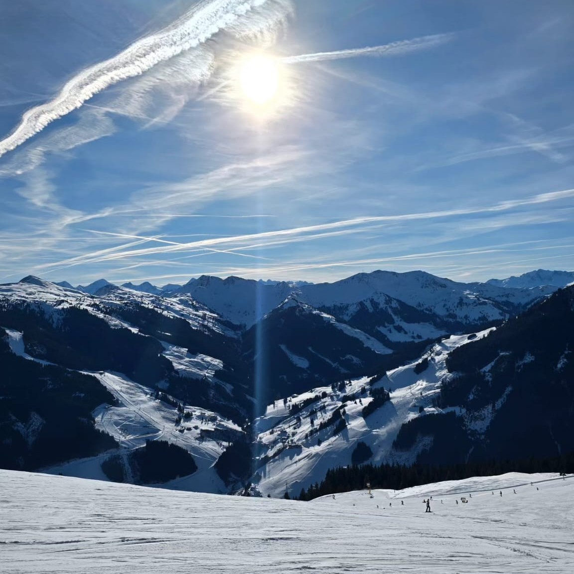 #Schnee und strahlender #Sonnenschein in den #KitzbühelerAlpen schöner kann das 1. Wochenende im Jänner nicht sein.
#Skicircus #Saalbach #Hinterglemm #Leogang #Fieberbrunn
#einfachnurbärig.
#GästehausElisabethFieberbrunn
#FerienwohnungSaalbachFieberbrunn
#PillerseeTal #Fieberbrunn #Tirol
#daWerna