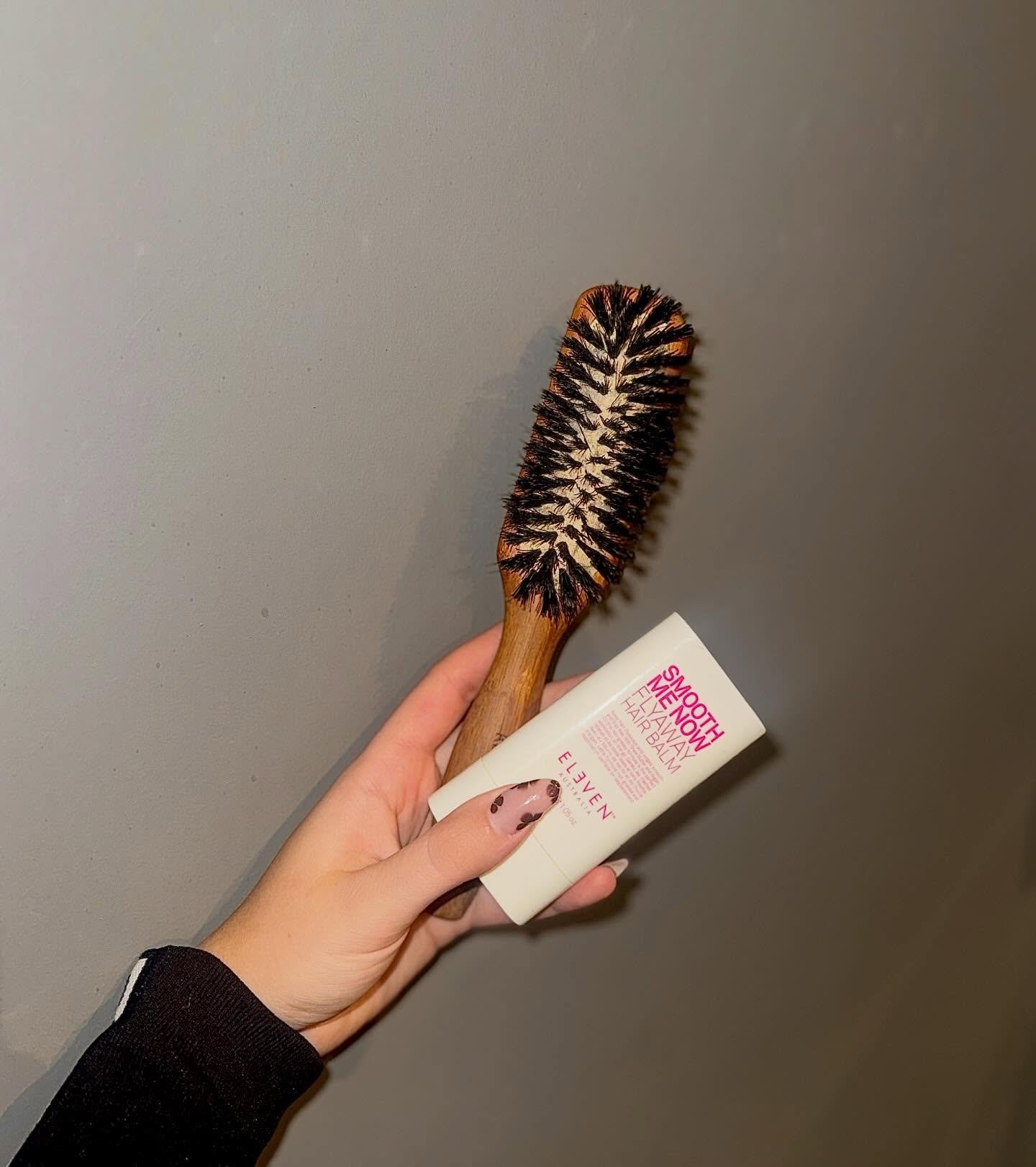 Using Smooth Me Now Flyaway Hair Balm with a brush for perfect hair 👱🏼♀️✨
#elevenaustralia#sheabutter#arganoil #smootingbrush#fleekhair