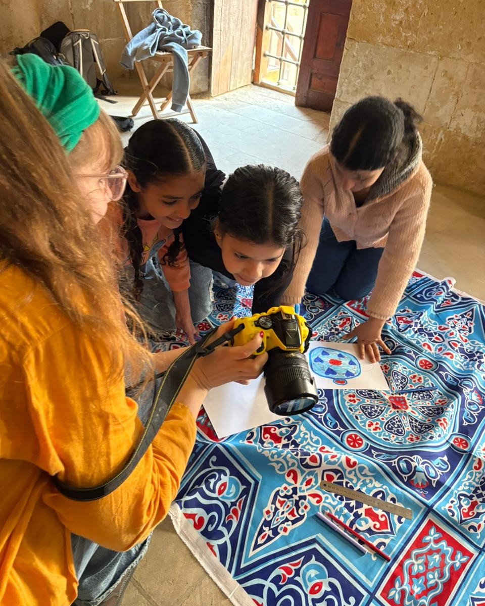 At the moment, I am in Cairo working on a project in collaboration with @masq.hub, @archinosarchitecture, and @duco.eg.
During the children's winter camp @masq.hub in the Mamluk Desert, I organize a five-day workshop around the theme of the Egyptian textile technique khayamiya. The first day, we talked about khayamiya, and the children drew their own design (photo 1-6). On the second day, we started to paint the mural together (photo 7-8).
Many more photos will follow, but I am just too excited not to share some snapshots yet of these first two days. The whole process is being documented in great detail by @adham.naeem from @duco.eg.
This project was not possible without the 'Grensverlegger' grant from @kfhein
Photo 1-7 by @nadadarweshs
Photo 8 by @adham.naeem
