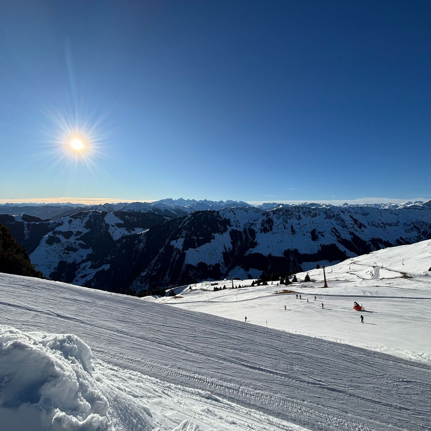 Fantastische, traumhafte #Schitage im #Skicircus #Saalbach #Hinterglemm #Leogang #Fieberbrunn
#einfachnurbärig.
Das Leben genießen in den #KitzbühelerAlpen
#GästehausElisabethFieberbrunn
#FerienwohnungSaalbachFieberbrunn
#PillerseeTal #Fieberbrunn #Tirol
#daWerna