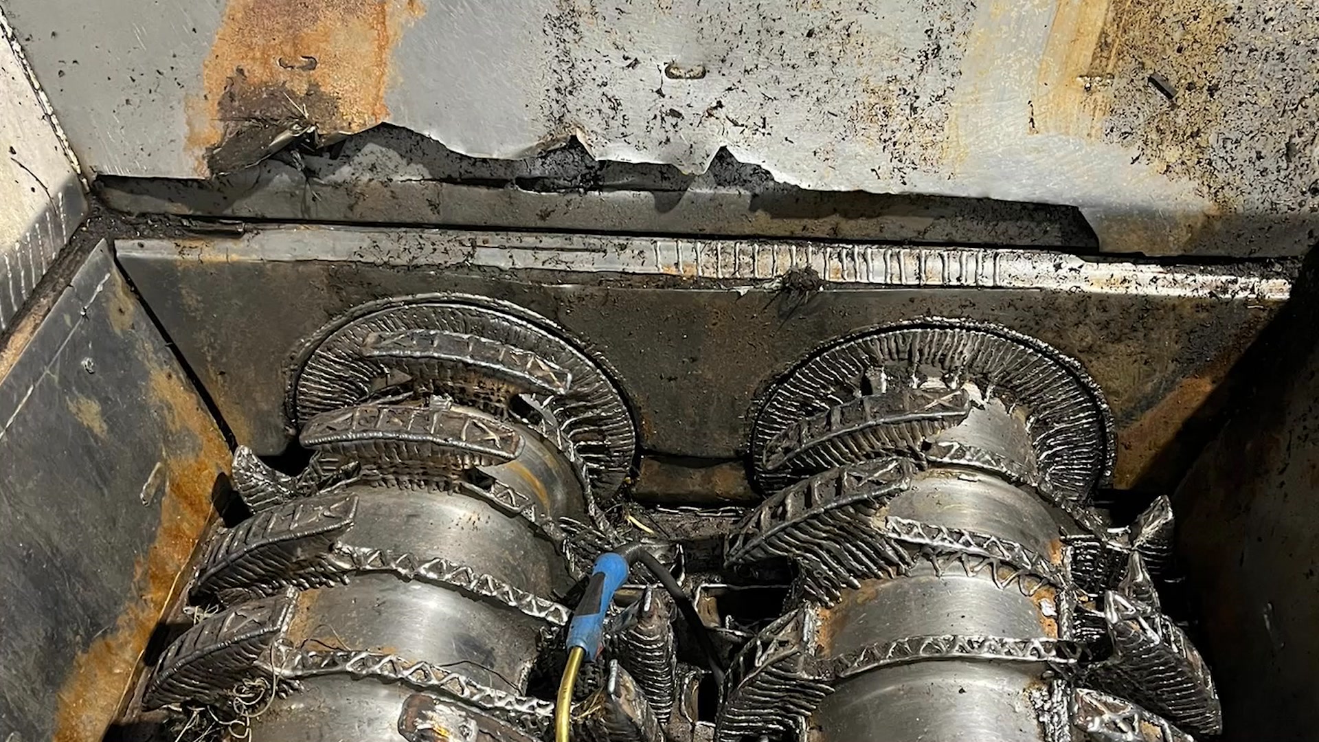 Versleten inlooptrechter, verv… Versleten inlooptrechter, verv…