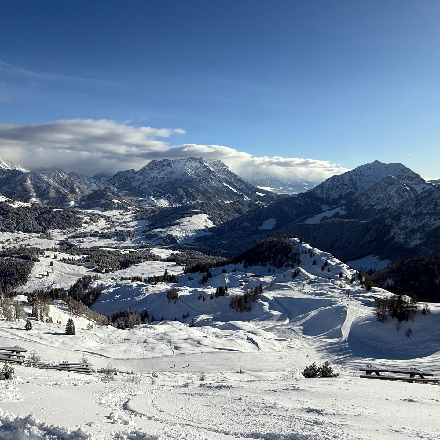 Den Urlaub und das Leben genießen in den #KitzbühelerAlpen, bei traumhaften Schneeverhältnissen auf allen Pisten bis ins Tal im
#Skicircus #Saalbach #Hinterglemm #Leogang #Fieberbrunn
#einfachnurbärig.
#GästehausElisabethFieberbrunn
#FerienwohnungSaalbachFieberbrunn
#PillerseeTal #Fieberbrunn #Tirol
#daWerna