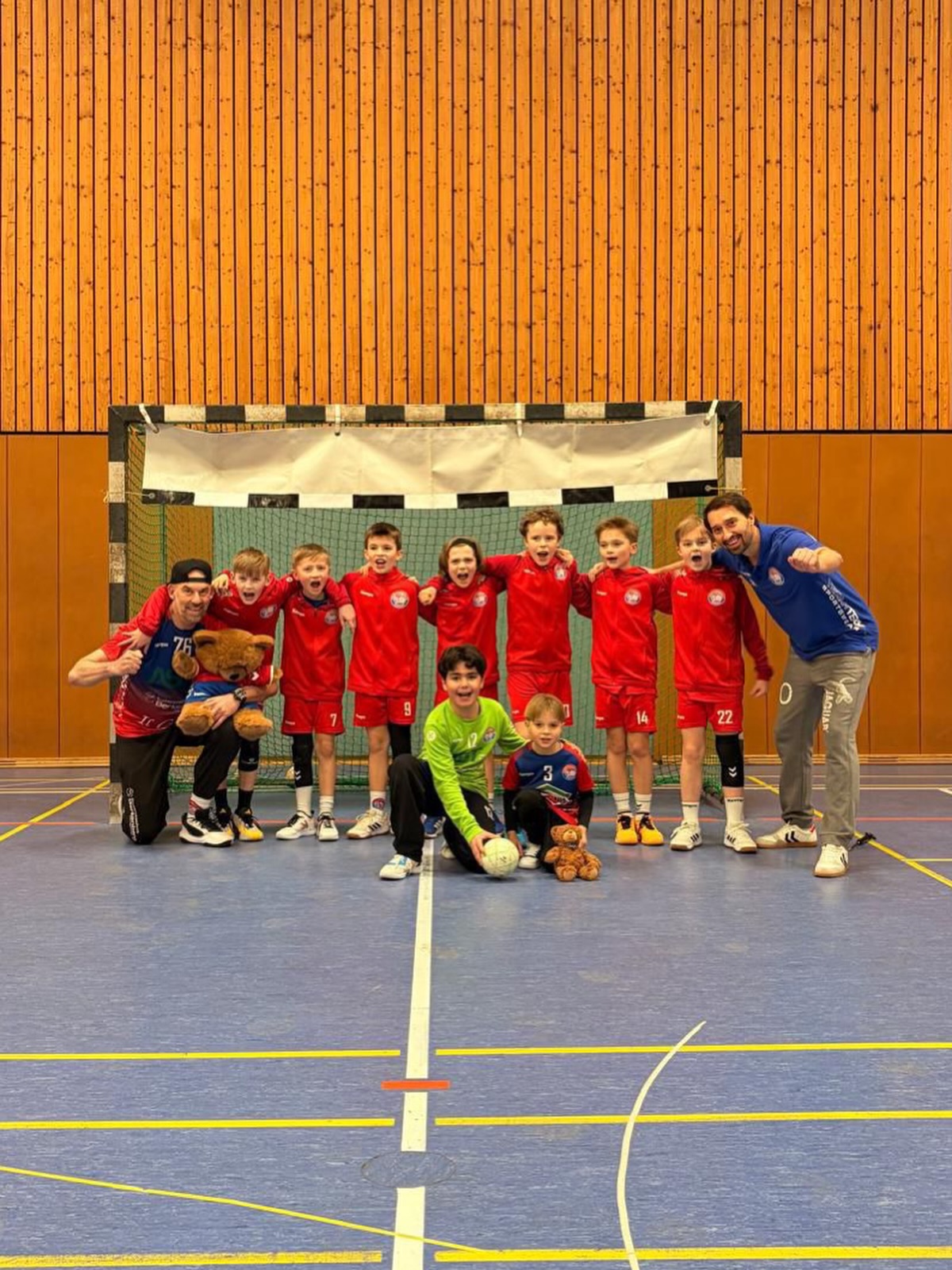 Ergebnisse unserer Jugenden 🙌🏻
Unsere E2- und gemischte D-Jugend habe ihre Spiele gewonnen!🥳 Morgen spielt unsere E1 Zuhause gegen Hückeswagen! Wir freuen uns über eure Unterstützung!