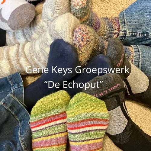 De Echoput
Wat gebeurt er als je écht durft te zakken in een groep?
Onlangs zat ik met zeven vrouwen in een groep bij elkaar.
vrouwen die allemaal willen groeien, stappen willen zetten, die bereid zijn naar zichtzelf te kijken.Het is mijn ervaring dat er in een groep vaak iets ontstaat wat je alleen niet voor elkaar krijgt. Dat is volgens mij de kracht van verbinden met anderen. De kracht van relateren.Ergens in het midden van de cirkel ontstond “een echoput”.Tja en dan zit je daar met je goeie gedrag 😊
En dan gebeurt er van alles en kan het heel ongemakkelijk worden.
Oude patronen steken de kop op, wat is je plek, voel ik me nog veilig?En daar wordt het nou juist super interessant. Daar zit volgens mij potentie.💫Groepsdynamiek, ik houd ervan omdat het zo groeizaam is
en vind het tegelijkertijd uitdagendIk schreef er een blog over.
Je vind hem op mijn website www.vialiefdecoaching.nl