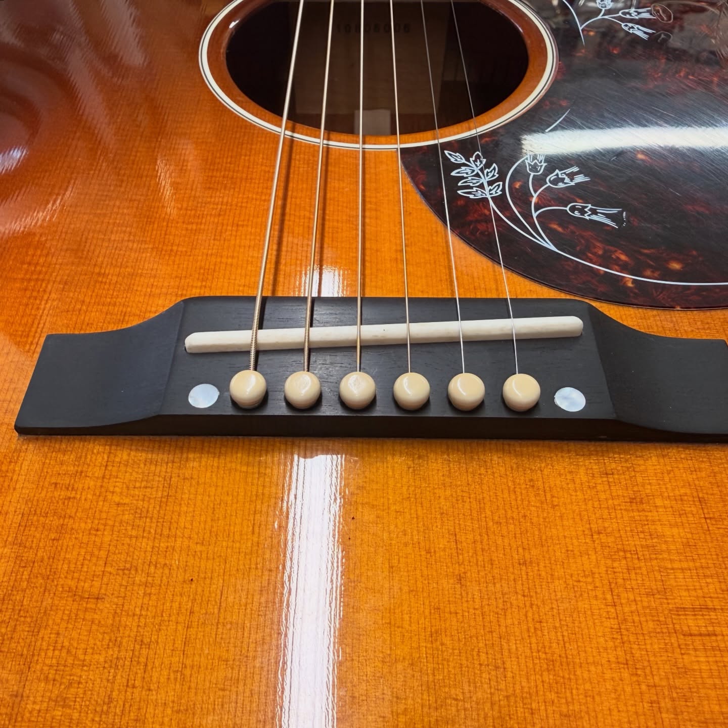 🎸 We received a Gibson J-45 Progressive for a spec…