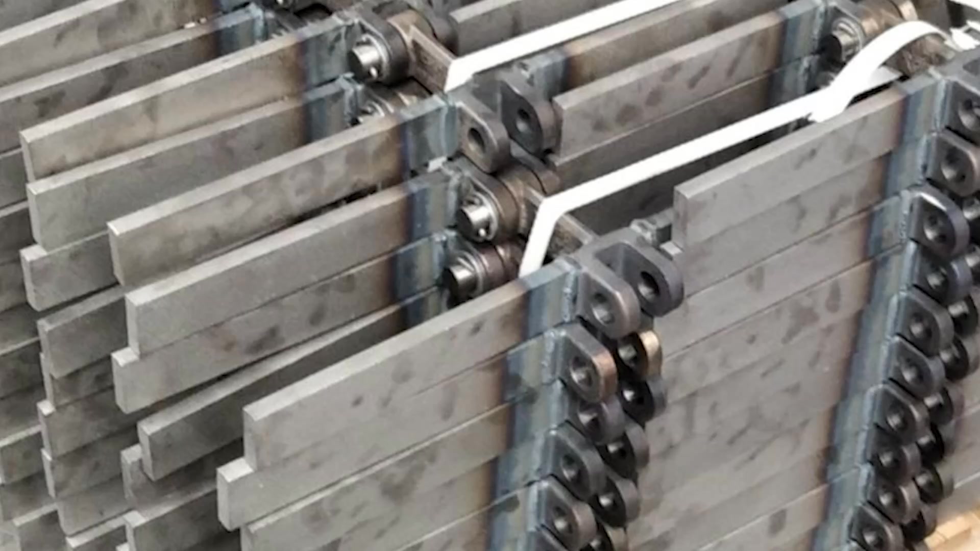 Pallets vol, smeedstalen trans… Pallets vol, smeedstalen trans…