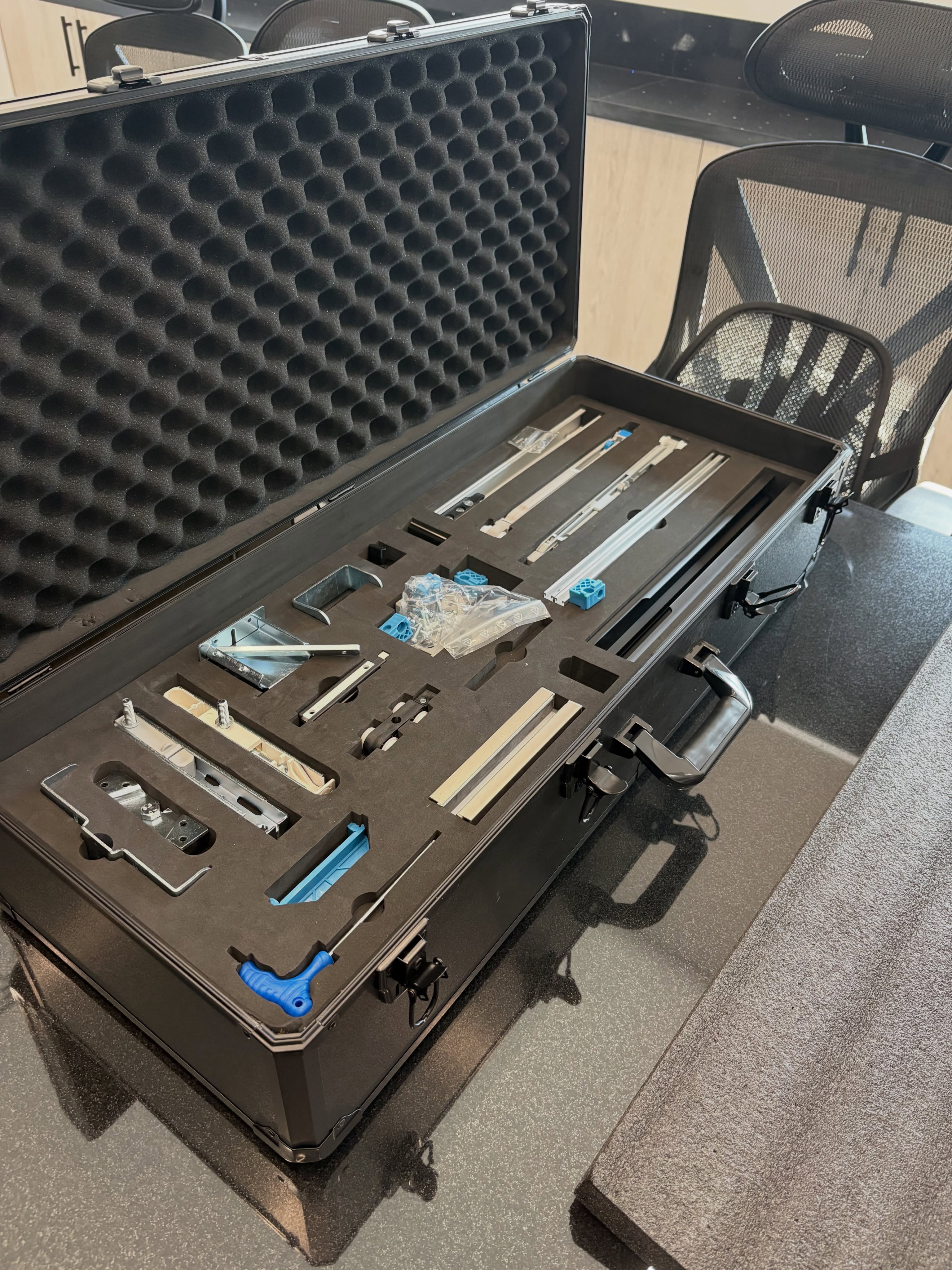 On the road in sunny California showing off our brand new Sample Cases with everything you need for the best PocketDoors and including our brand-new Push-2-Soft Threeway Damper π
#pocketdoors #slidingdoors #pocket