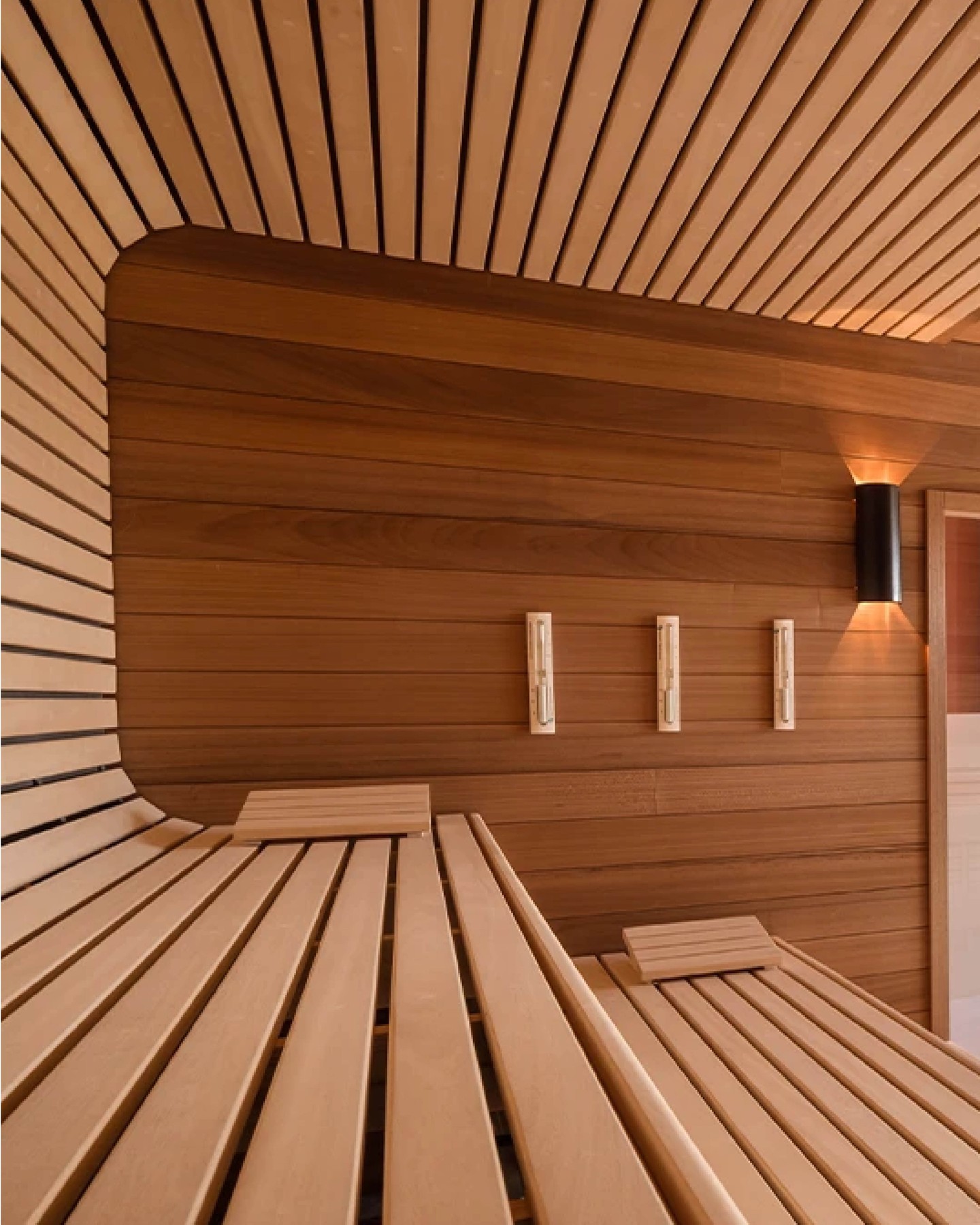 me and all Hotel Leipzig
Designed for moments of calm. The spa at me and all hotel Leipzig combines warm natural materials, organic forms and atmospheric lighting to create a relaxing retreat in the heart of the city.
Photos: me and all Hotels
#KitzigDesignStudios #KitzigIdentities #spa #meandallhotel #Leipzig