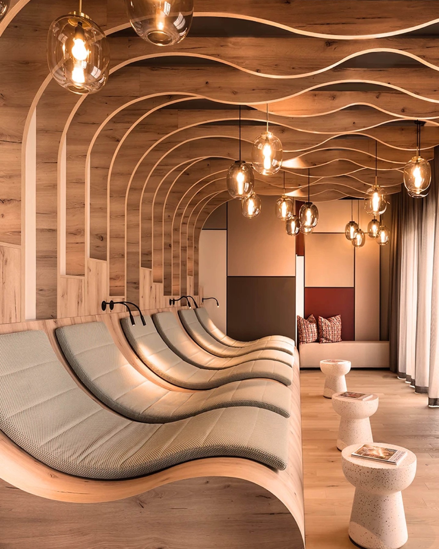 me and all Hotel Leipzig
Designed for moments of calm. The spa at me and all hotel Leipzig combines warm natural materials, organic forms and atmospheric lighting to create a relaxing retreat in the heart of the city.
Photos: me and all Hotels
#KitzigDesignStudios #KitzigIdentities #spa #meandallhotel #Leipzig
