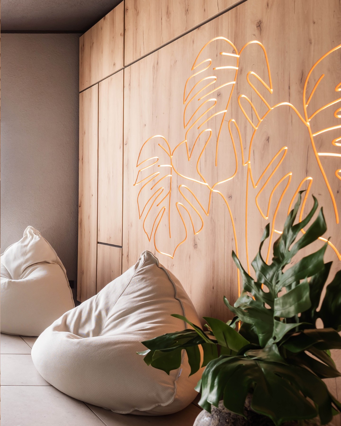 me and all Hotel Leipzig
Designed for moments of calm. The spa at me and all hotel Leipzig combines warm natural materials, organic forms and atmospheric lighting to create a relaxing retreat in the heart of the city.
Photos: me and all Hotels
#KitzigDesignStudios #KitzigIdentities #spa #meandallhotel #Leipzig